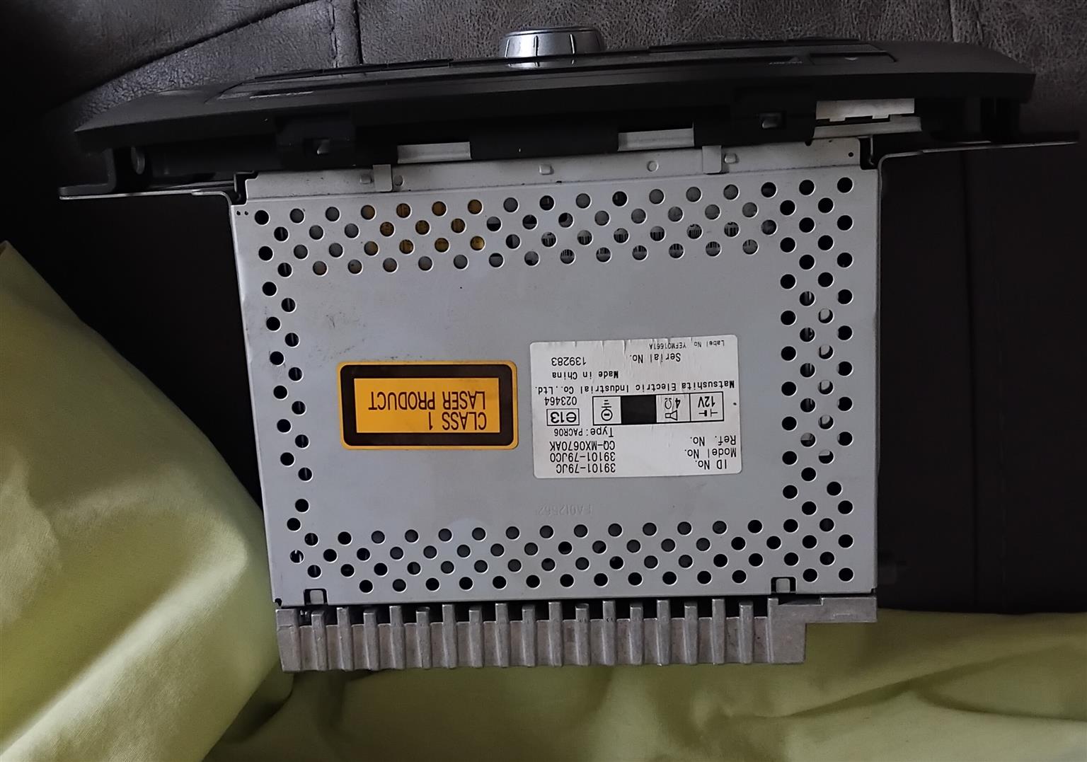 SUZUKI SK4 (2010) ORIGINAL CAR RADIO WITH CD PLAYER - Private Seller