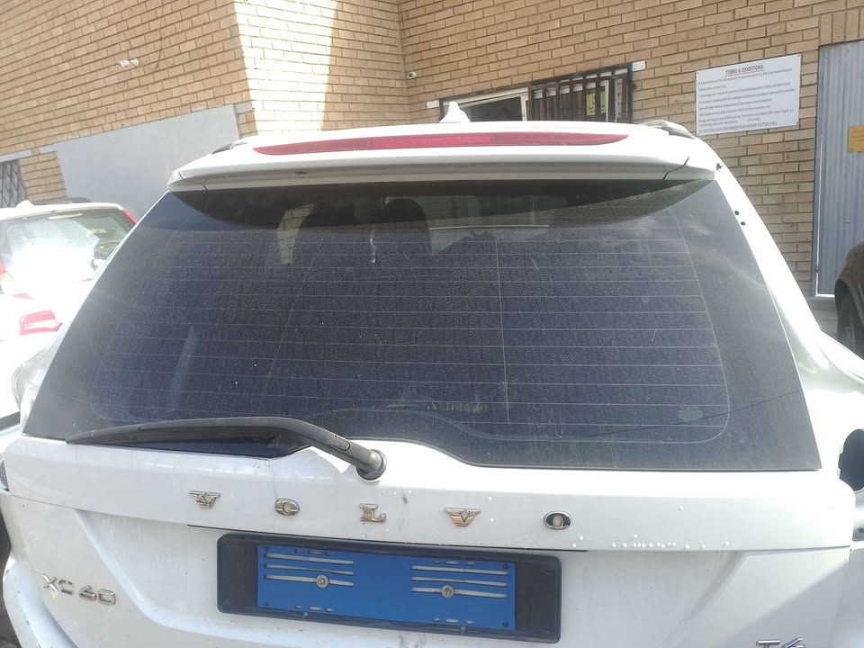 VOLVO XC60 2012 REAR GLASS AVAILABLE - Private Seller VOLVO XC60 2012 REAR GLASS AVAILABLE - Private Seller