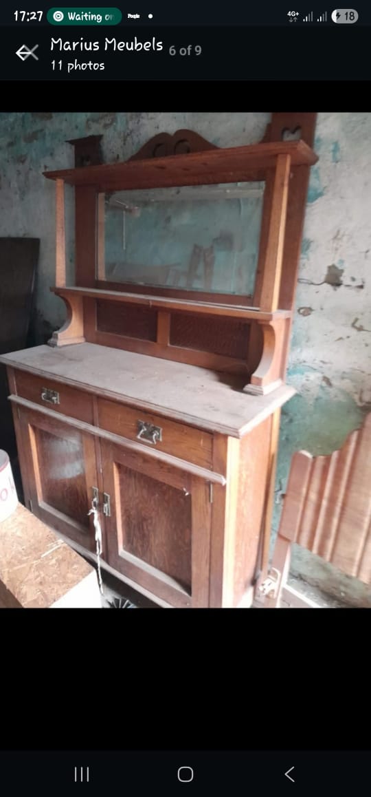 Various vintage antique, vintage, and art deco pieces.