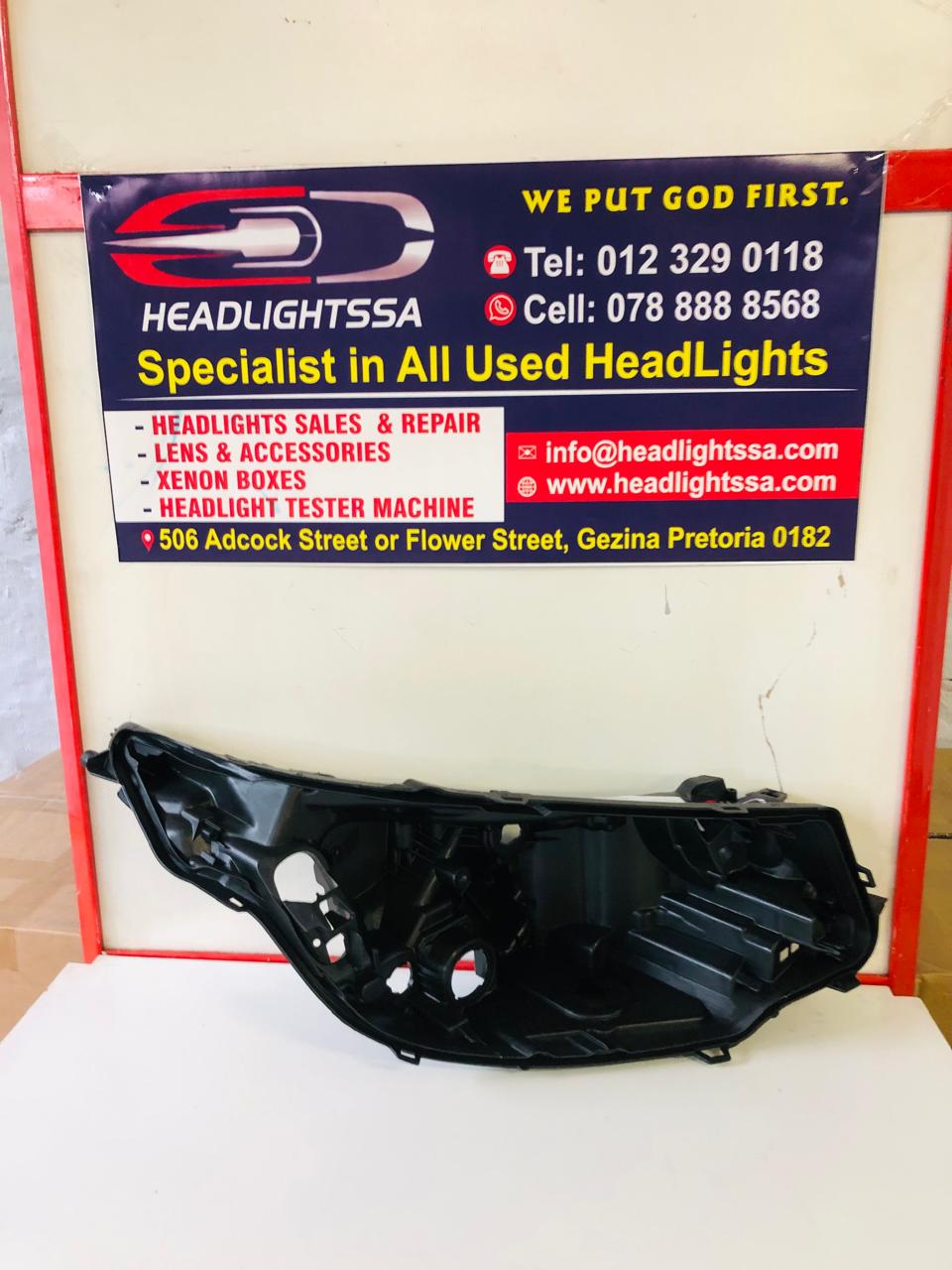 Land Rover Discovery 5 right side headlight replacement housing - Private Seller Land Rover Discovery 5 right side headlight replacement housing - Private Seller