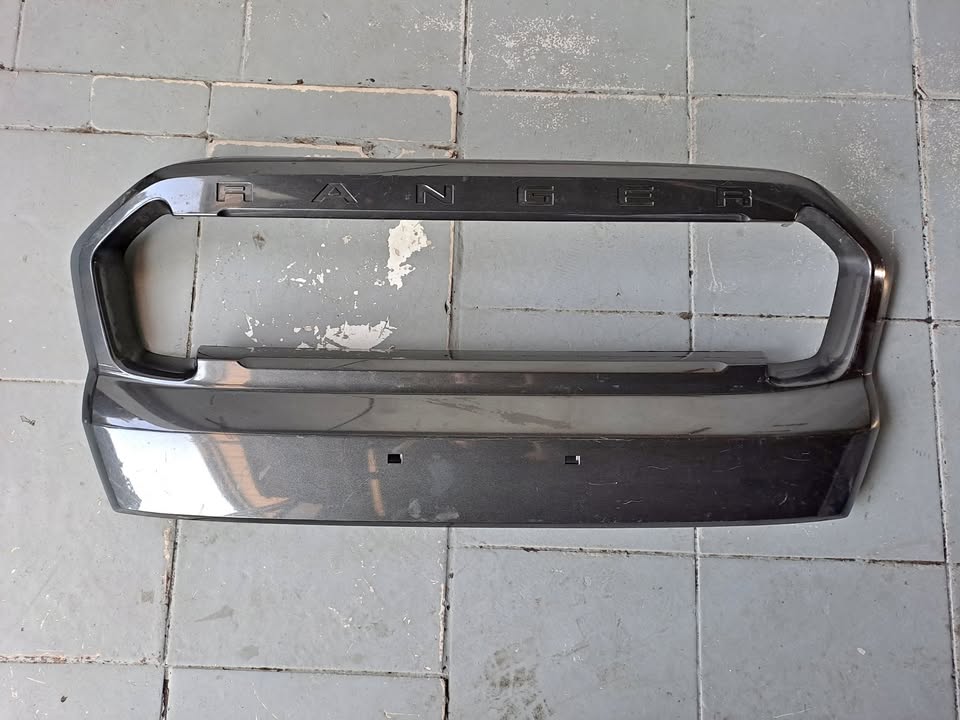 Grill Bracket Ford Ranger 13-14 - Private Seller Grill Bracket Ford Ranger 13-14 - Private Seller
