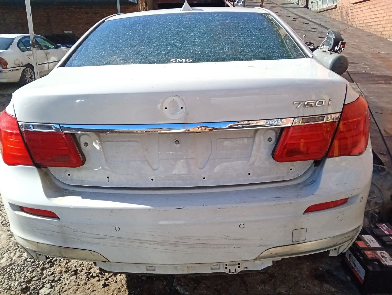 BMW 750i white Stripping for parts - Private Seller BMW 750i white Stripping for parts - Private Seller
