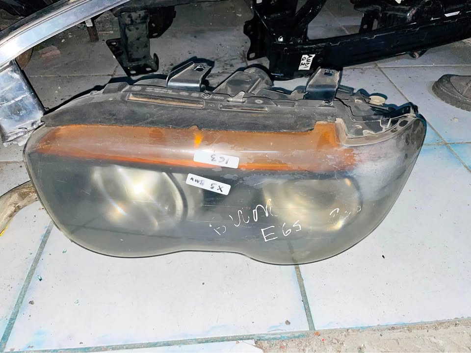 BMW E65 headlight - Private Seller BMW E65 headlight - Private Seller
