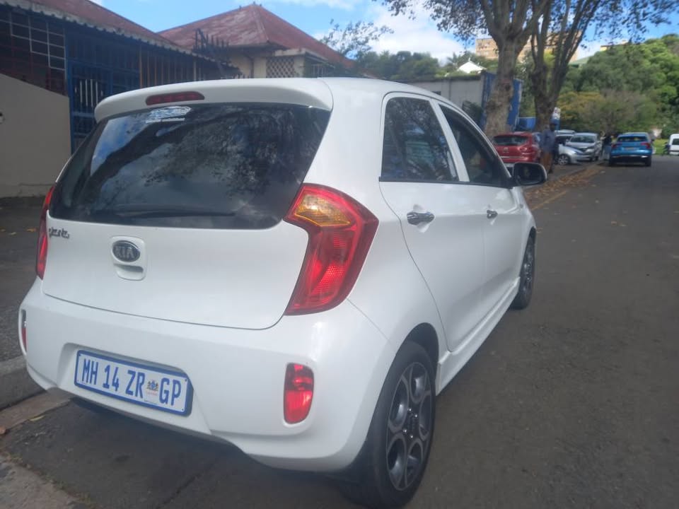 2015 Kia Picanto 1.2 Petrol, Automatic, White, 127000 Sunroof, Service Book