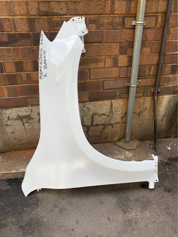 Mercedes Benz X bakkie fender RHS