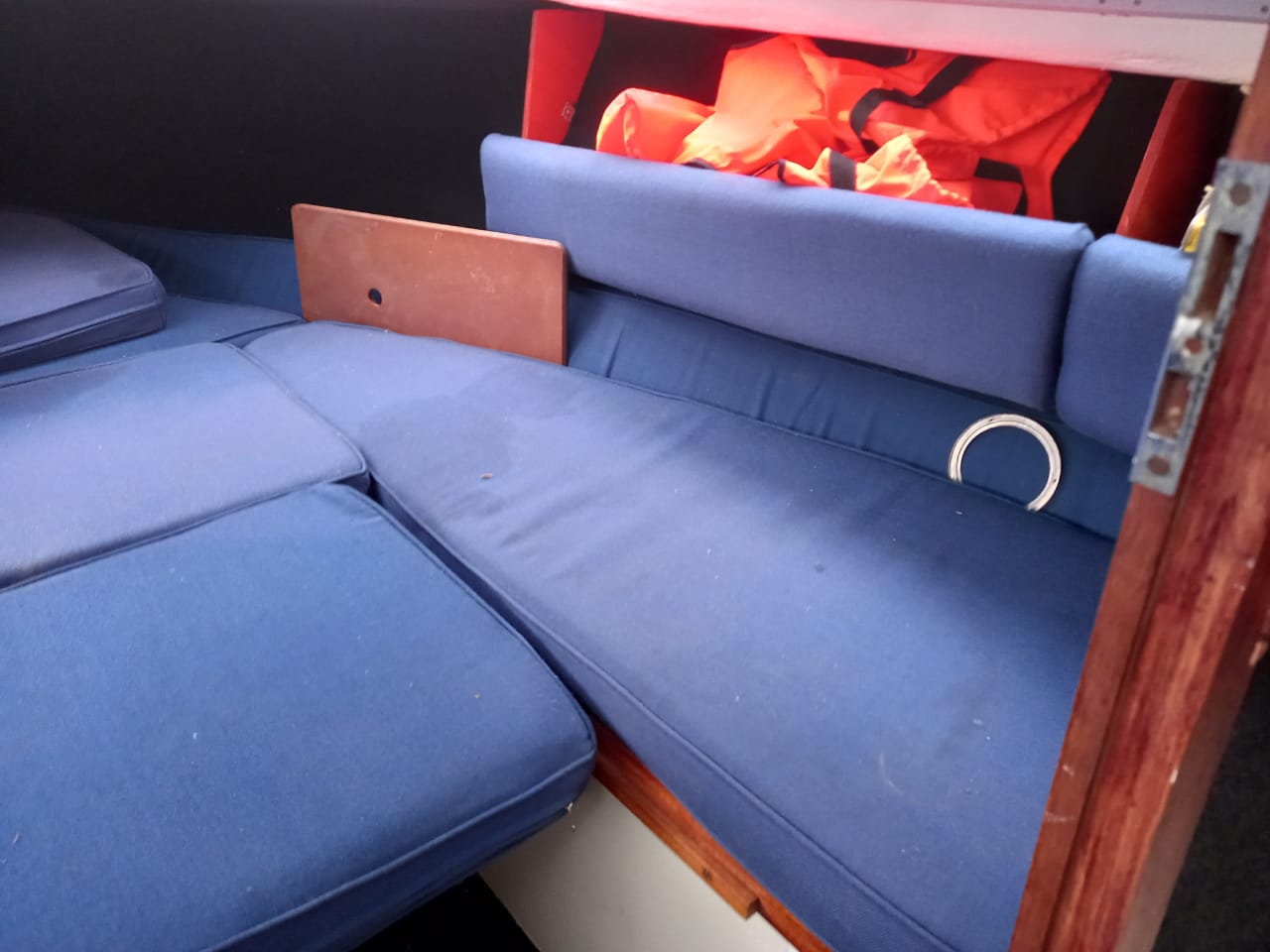 Cabin Cruiser - inboard diesel