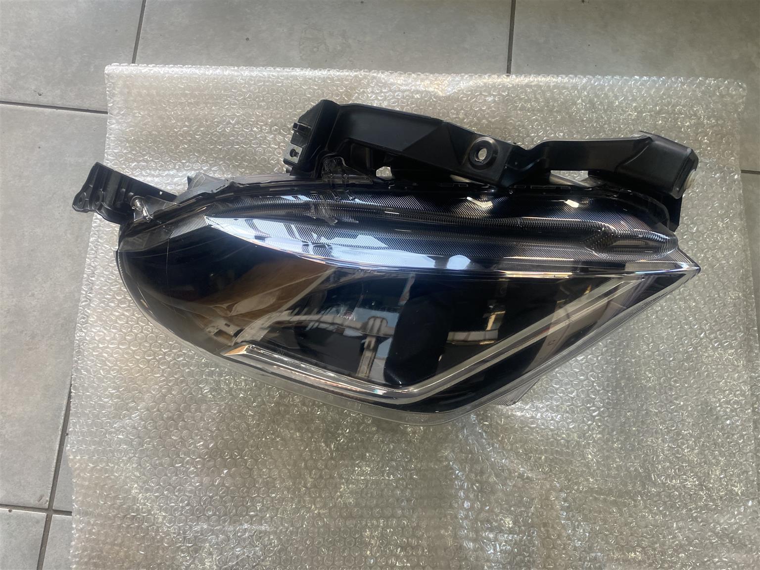 2026 SUZUKI SWIFT HEADLIGHT RIGHT SIDE FOR SALE. IN PRISTINE CONDITION - Private Seller 2026 SUZUKI SWIFT HEADLIGHT RIGHT SIDE FOR SALE. IN PRISTINE CONDITION - Private Seller