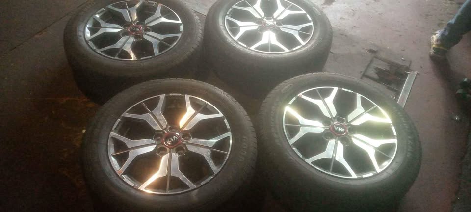 Kia Selto complete rim size 17 - Private Seller