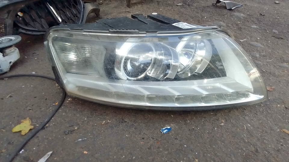 Audi A6 headlight - Private Seller Audi A6 headlight - Private Seller