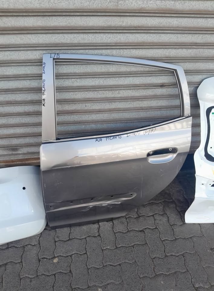 Kia picanto left back door - Private Seller