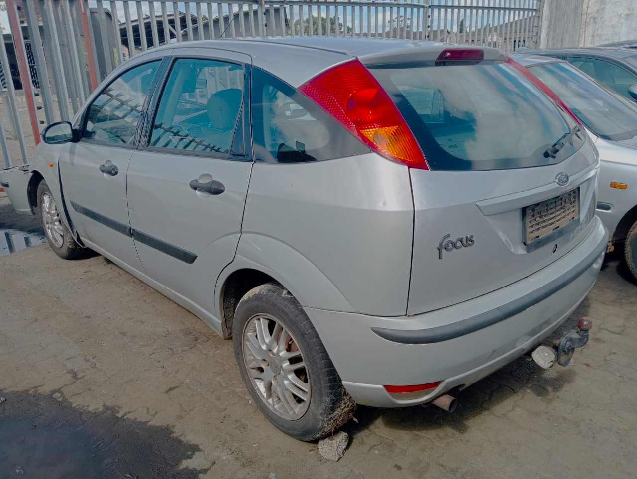 2003 Ford Focus 2.0L –  Stripping for Spares.
