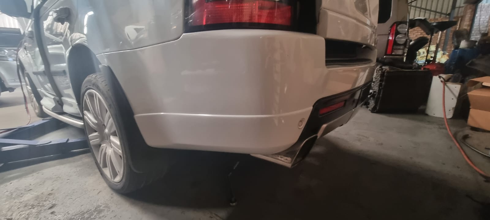 2012 Range Rover Sport 5.0l V8 S/C AutoBiography Rear Bumper for sale - Private Seller 2012 Range Rover Sport 5.0l V8 S/C AutoBiography Rear Bumper for sale - Private Seller