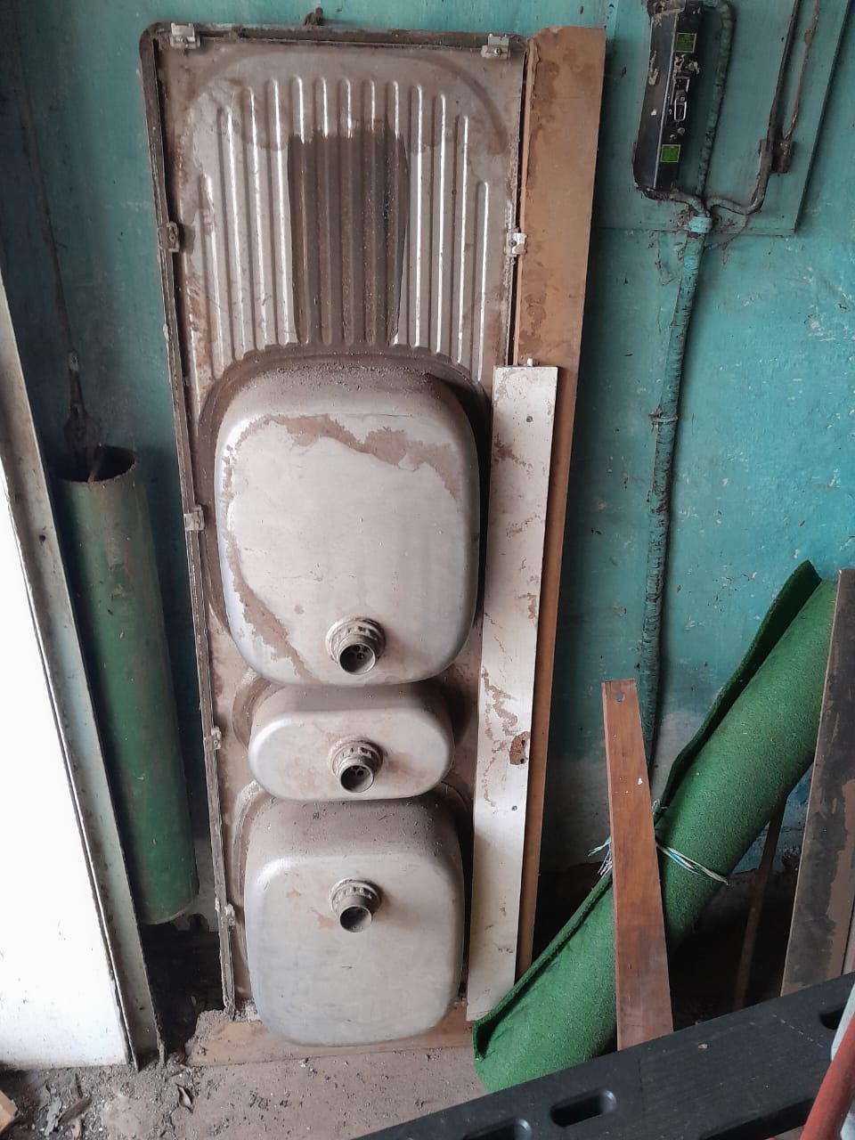 Various vintage antique, vintage, and art deco pieces.