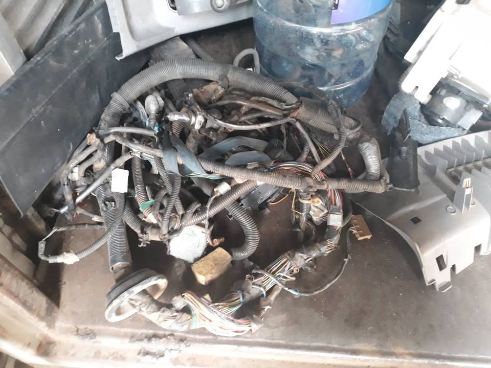 Isuzu KB250 Go Big/Dtec Big/Dtec Interior Spares For Sale - Private Seller