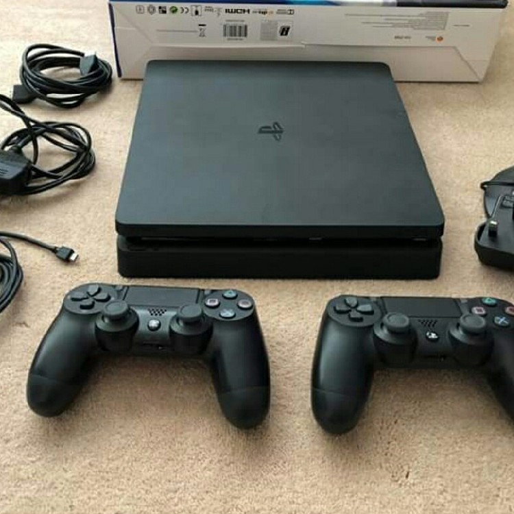 second hand ps4 with 2 controllers
