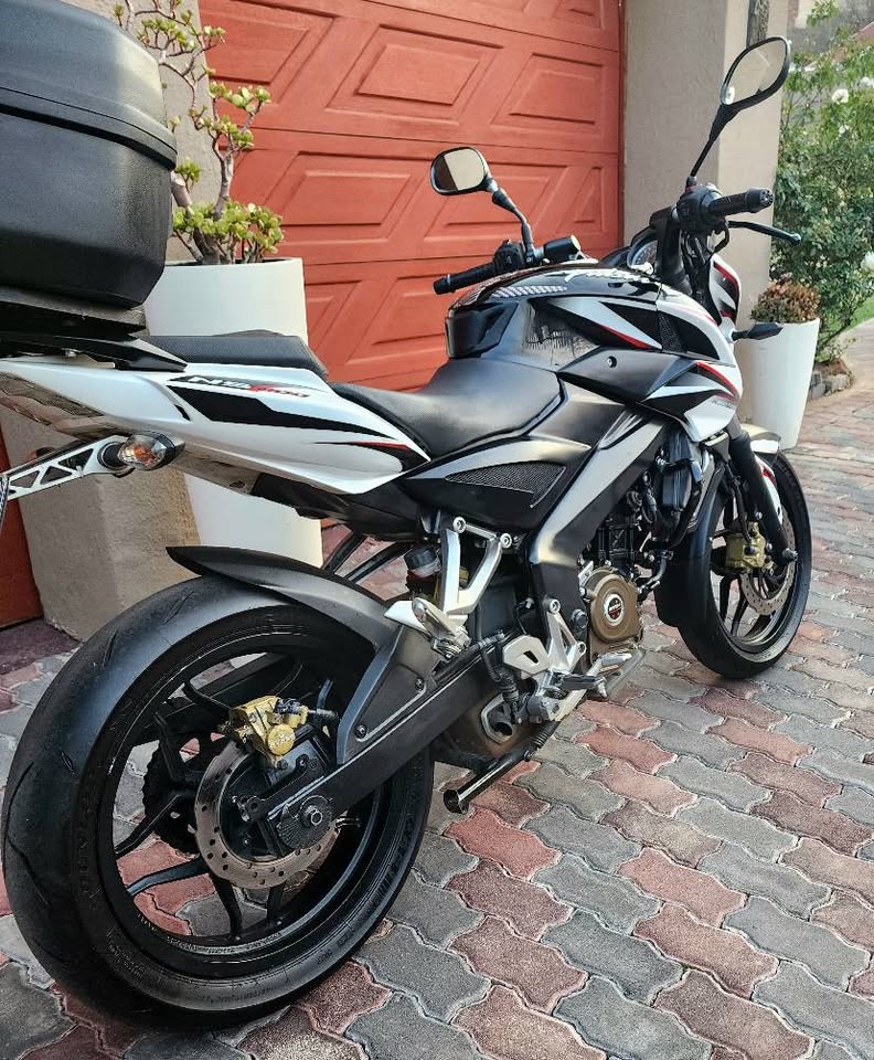 BAJAJ NS 200 CC (AMAZING CONDITION) - Private Seller BAJAJ NS 200 CC (AMAZING CONDITION) - Private Seller