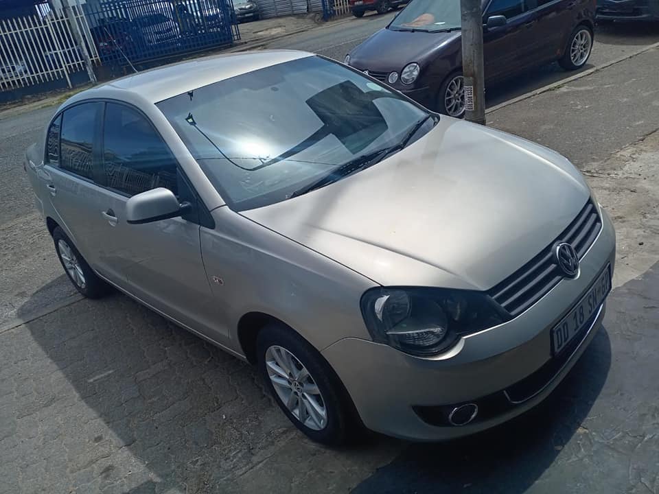 2014 Volkswagen polo vivo 1.6 Sedan with a Nice interior seat
