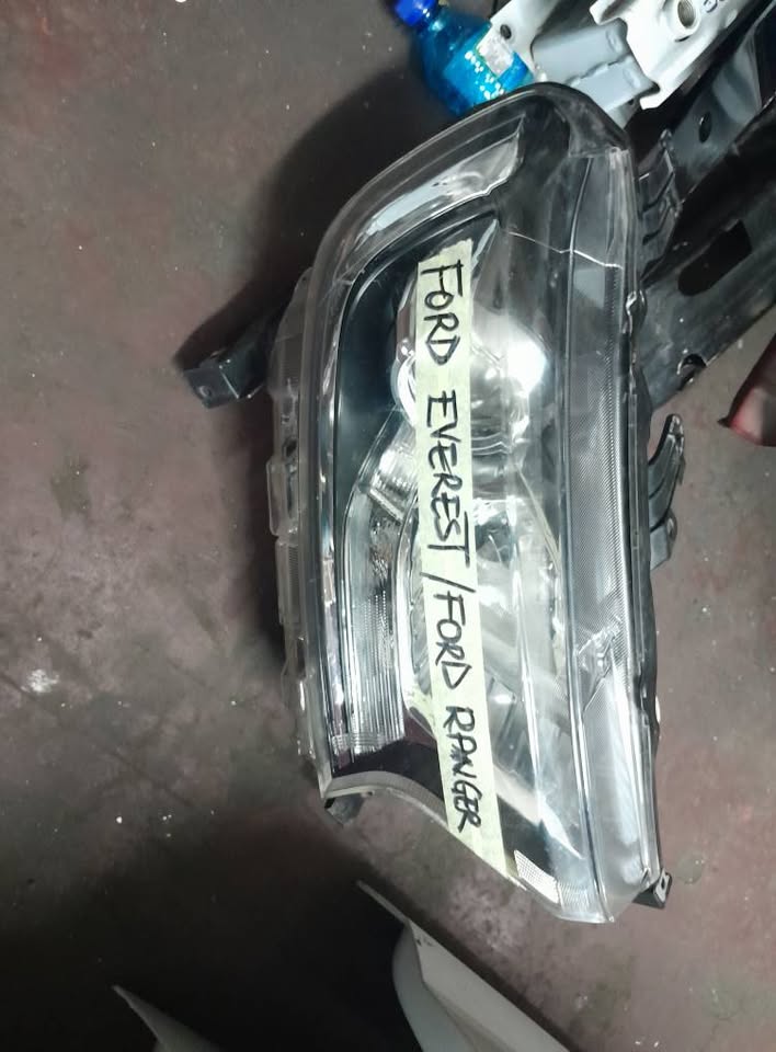 Ford Everest/ Ford Ranger Headlight - Private Seller Ford Everest/ Ford Ranger Headlight - Private Seller