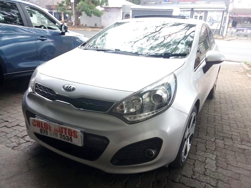 2014 KIA RIO1.4 HATCHBACK  SILVER COLOR  MANUAL PETROL SPAREKEY SERVICE BOOK SUNROOF