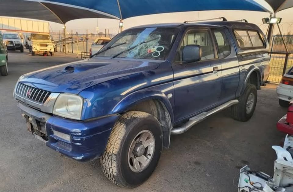Mitsubishi Colt 2.8TDi Double Cab STRIPPING FOR SPARE/PARTS - Private Seller Mitsubishi Colt 2.8TDi Double Cab STRIPPING FOR SPARE/PARTS - Private Seller