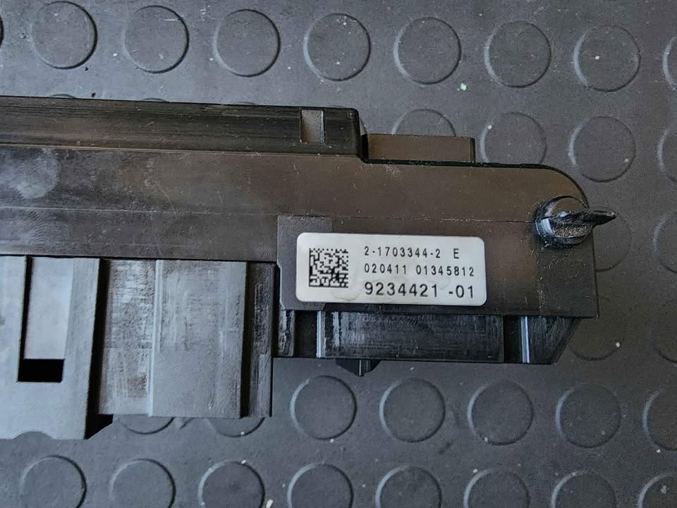 BMW F10 11 FUSE BOX RELAY MODULE - Private Seller