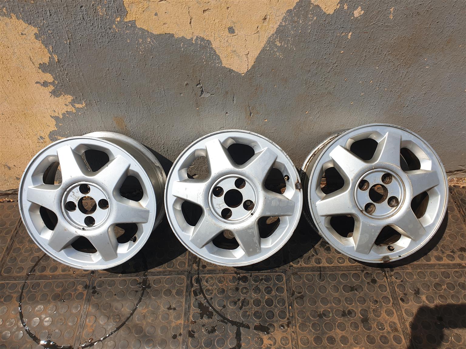 OEm 15" mags for sale, only 3 available 4/100 PCD - Private Seller