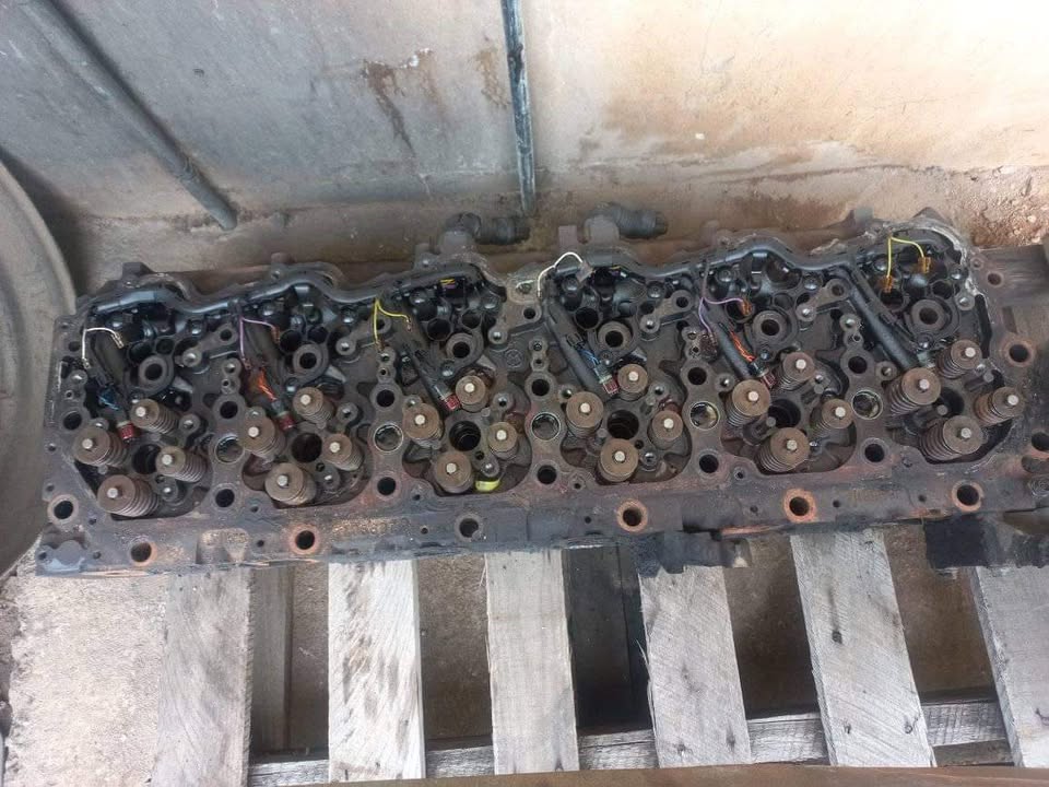 DAF XF 105 cylinder head available