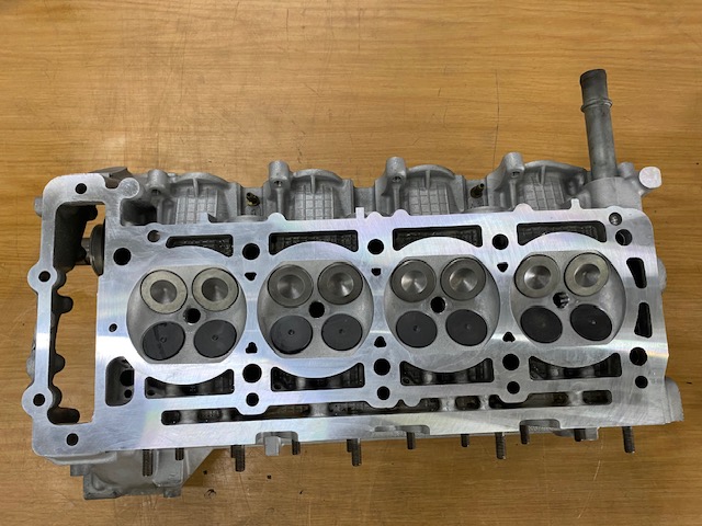 Mercedes Benz W208 CLK 230 Complete Cylinder head - Private Seller
