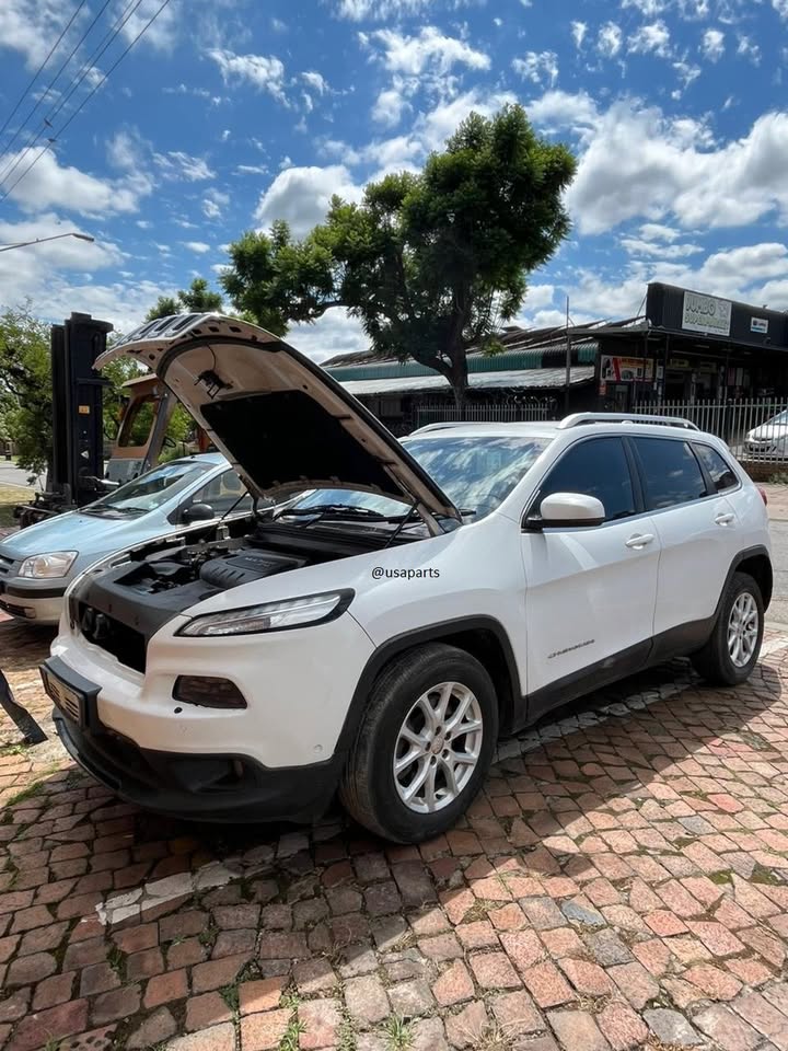 Jeep Cherokee 2.4 KL  Engine parts for sale - Private Seller