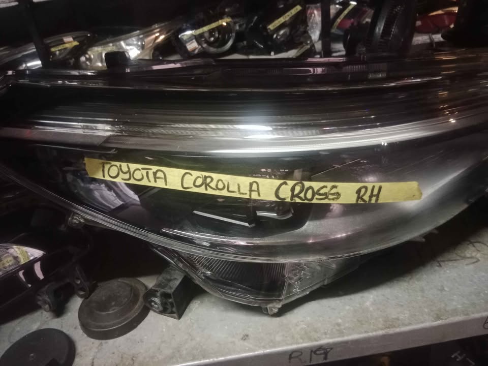 Toyota Corolla Cross headlight - Private Seller Toyota Corolla Cross headlight - Private Seller