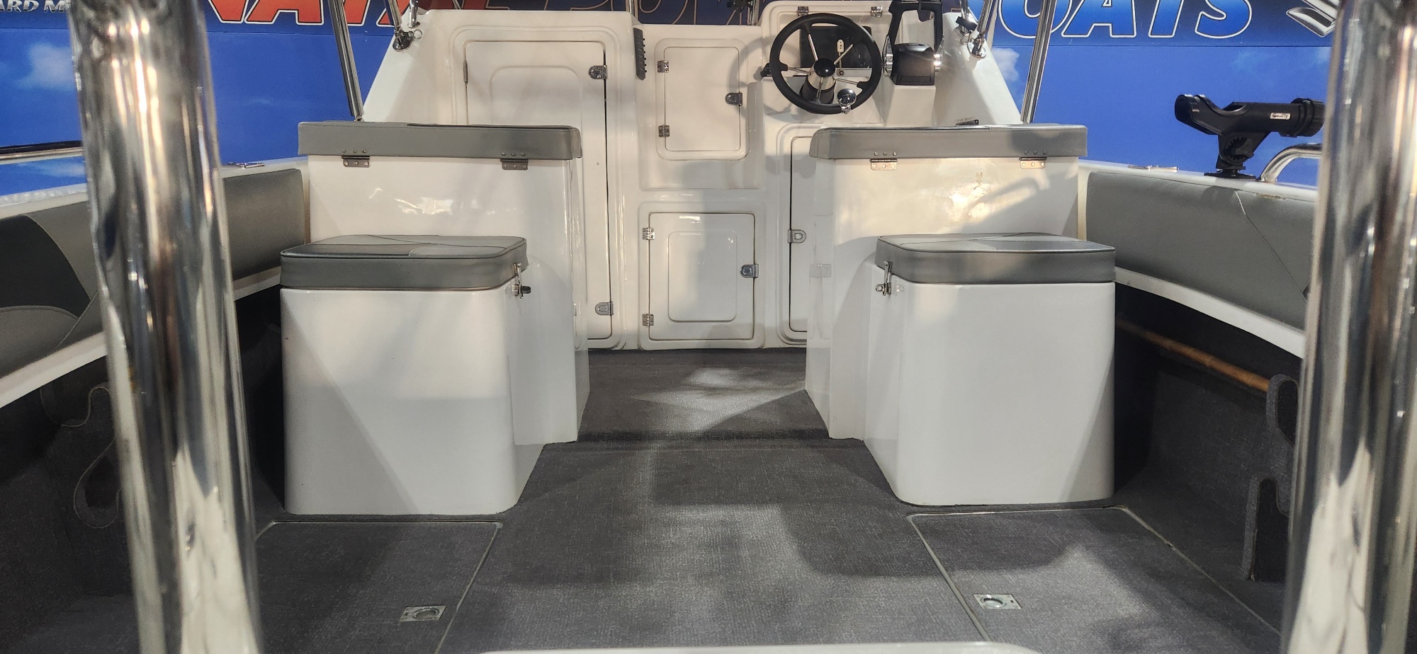 SEACAT 520 FC ON TRAILER 2 X 70 HP YAMAHA 4 STROKES 2022 MODEL 70 HOUR