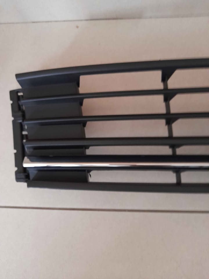 VW POLO SEDAN 16 ON BRAND NEW LOWER CENTER GRILLES WITH CHROME LINE FORSALE R595