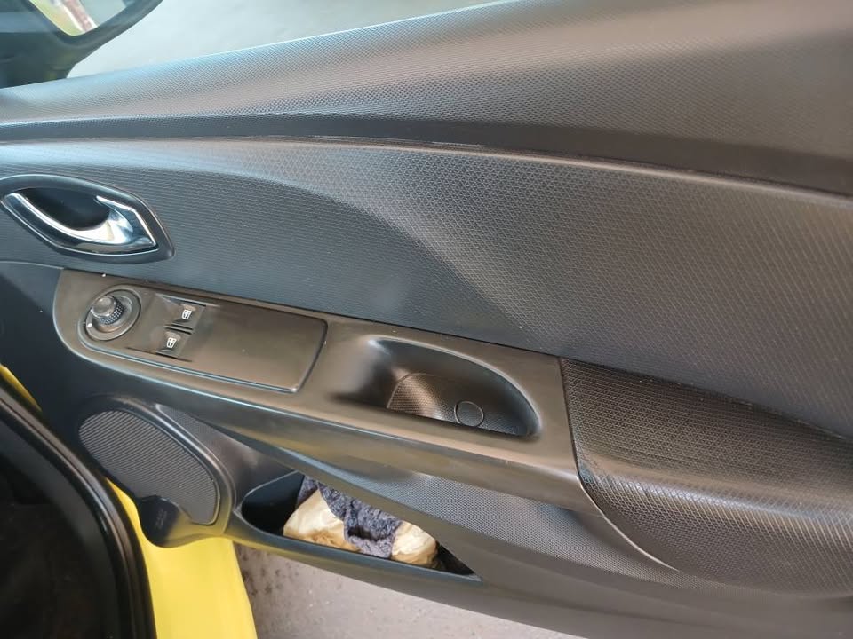 2015 RENAULT CLIO IV 900T Transmission: Manual Mileage: 92000km Fueltype: Petrol Yellow