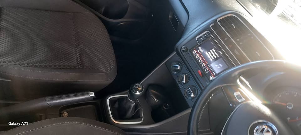 Volkwogen Polo6 1.4 Manual petrol sedan