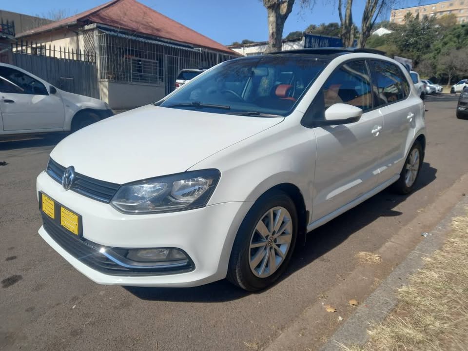 2017 Polo Tsi 1.2 Manual, Petrol, White, Sunroof, Leather seat, Spere key, 76000kms