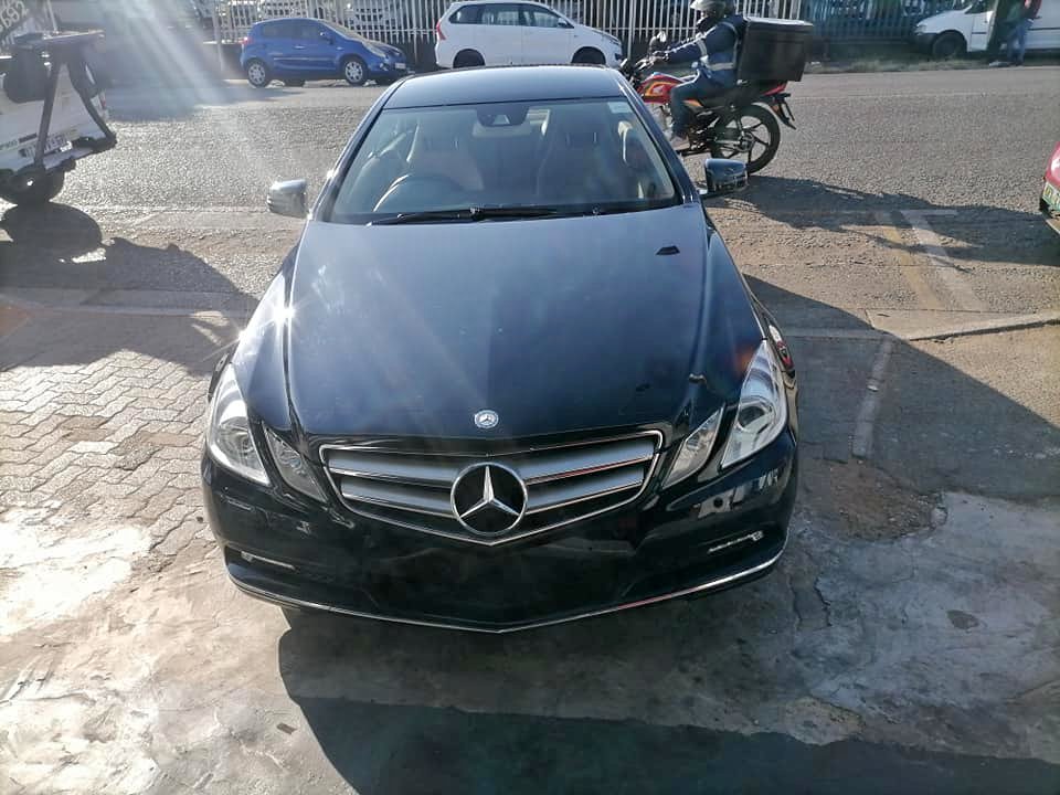 2010 Mercedes Benz E350 Coup Automatic V6 Engine with a leather seat Service book and spare key