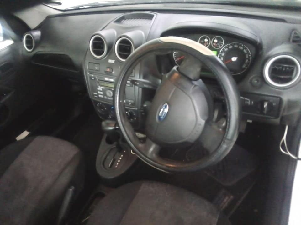 2007 WHITE FORD FIESTA AUTOMATIC 1.4 miliage 98000 km MANUAL PETROL
