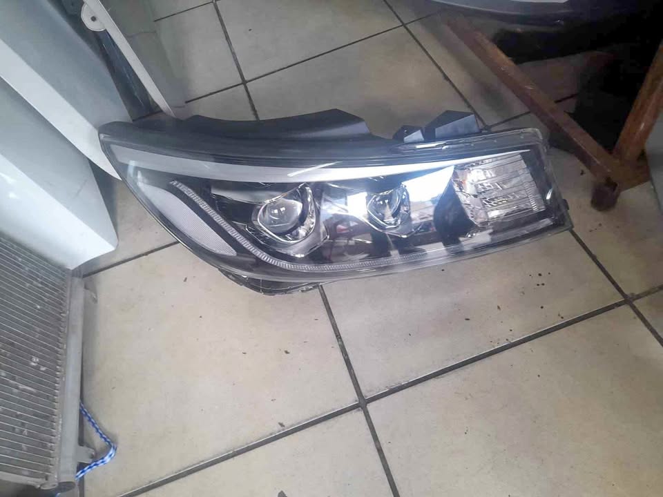 Kia sedona headlights - Private Seller Kia sedona headlights - Private Seller
