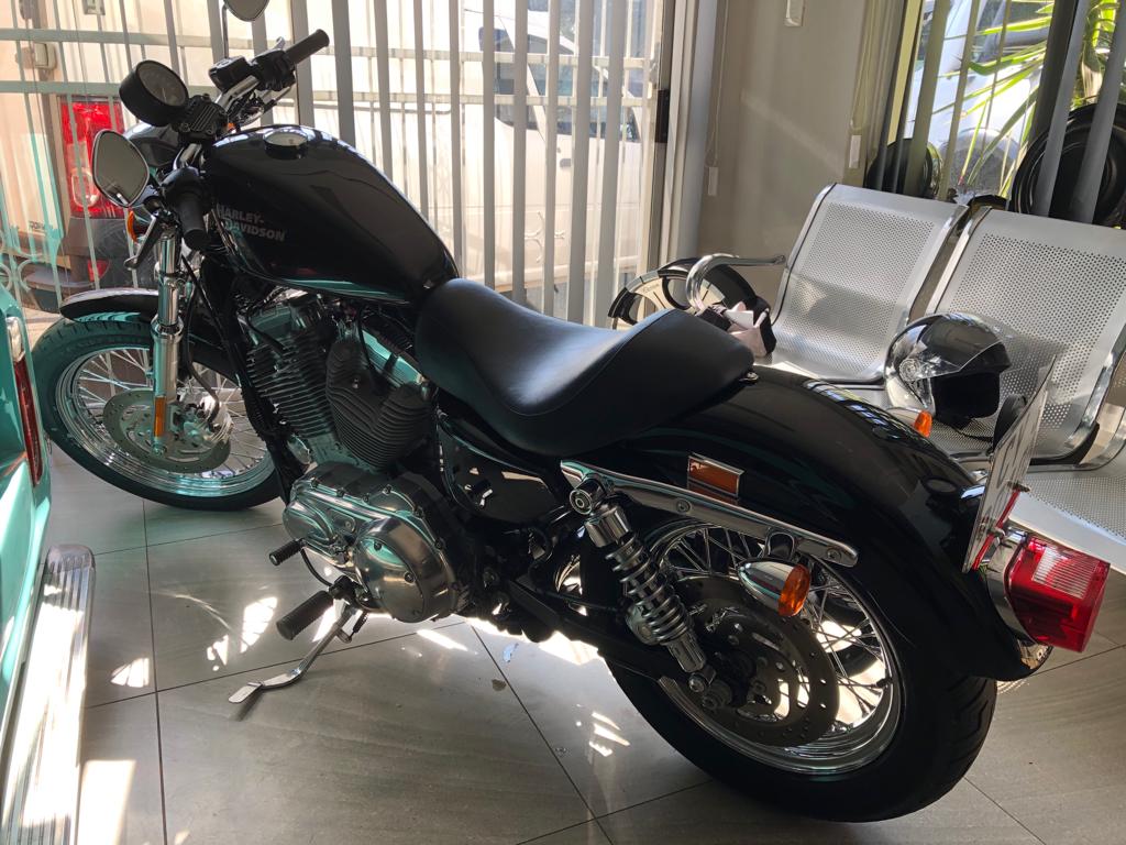 Harley davidson sportster 883  2009 model with 6900 km  just had service with he
