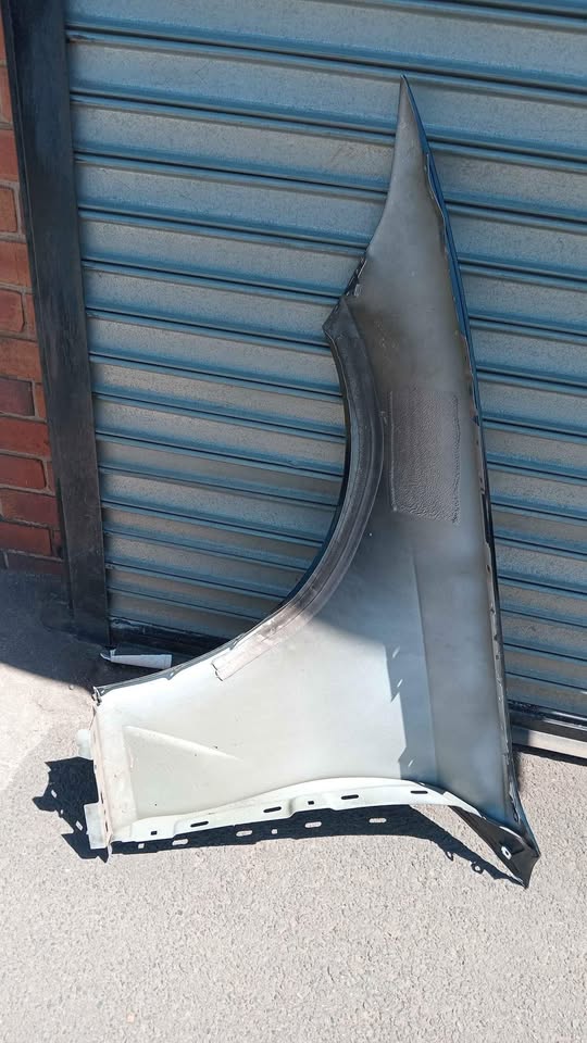 BMW G20 fender for sell in good condition nice and clean - Private Seller