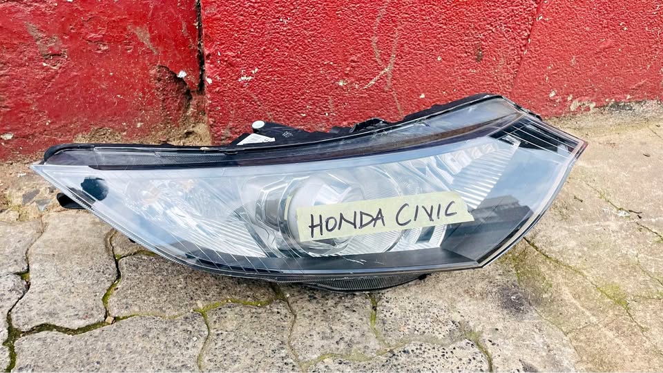 Honda Civic headlight - Private Seller Honda Civic headlight - Private Seller