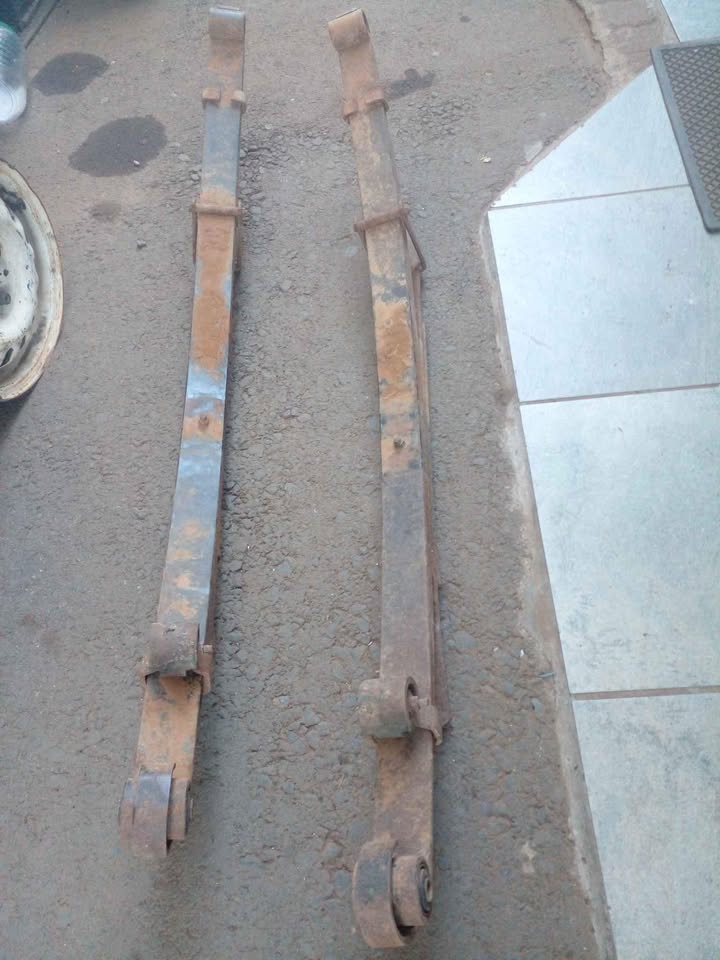 Toyota hilux KZ.TE back spring - Private Seller Toyota hilux KZ.TE back spring - Private Seller