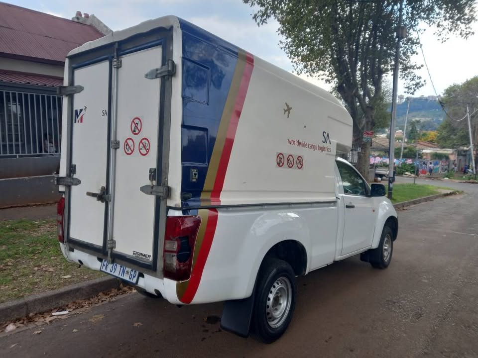 2017 Isuzu KB250 DIESEL, Manual, White,White. Full Service History