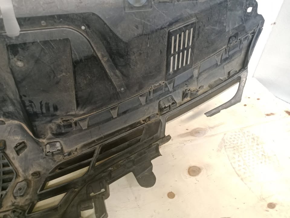RENAULT CLIO 4 FRONT GRILLE - Private Seller RENAULT CLIO 4 FRONT GRILLE - Private Seller