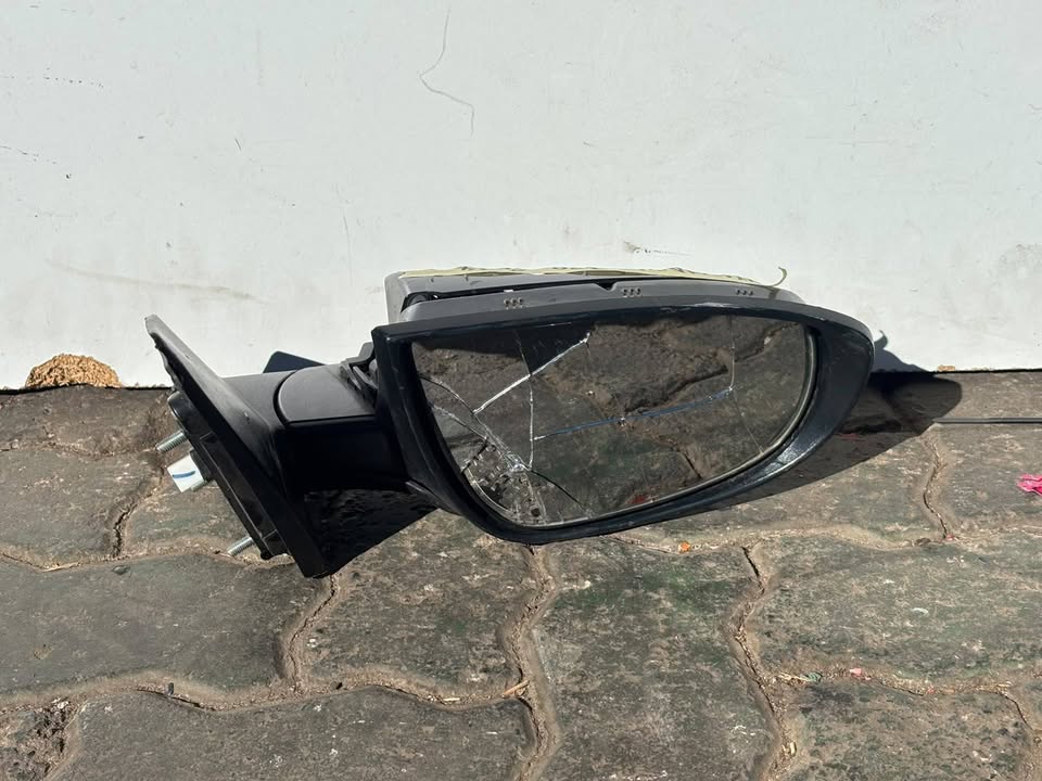 Hyundai i20 Grand Mirror - Private Seller Hyundai i20 Grand Mirror - Private Seller