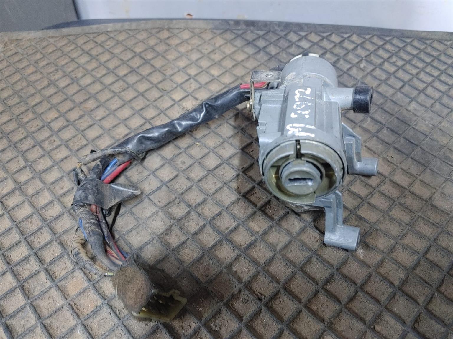 HYUNDAI ELANTRA IGNITION SWITCH - Private Seller HYUNDAI ELANTRA IGNITION SWITCH - Private Seller