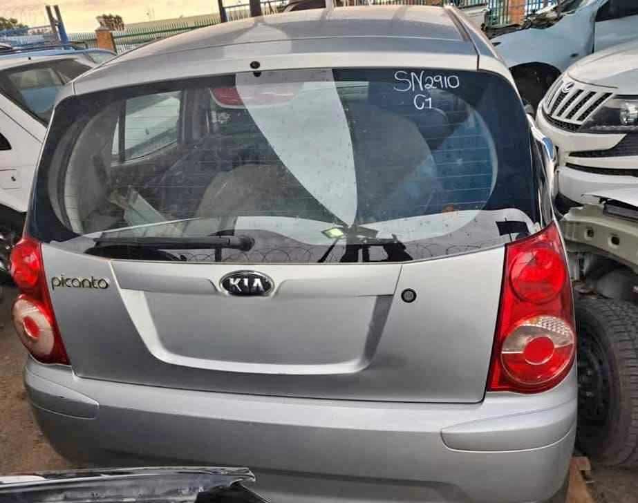 2008 kia picanto 1.1 stripping for parts my number WhatsApp or cell