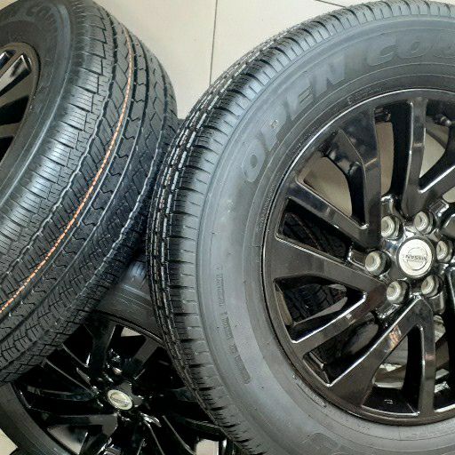All black navara
