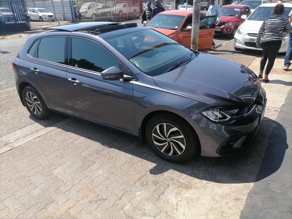 2022 Volkswagen polo 9 TSI 1.0 Sunroof Comfortline Hatchback with a Nice interior seat and Service b