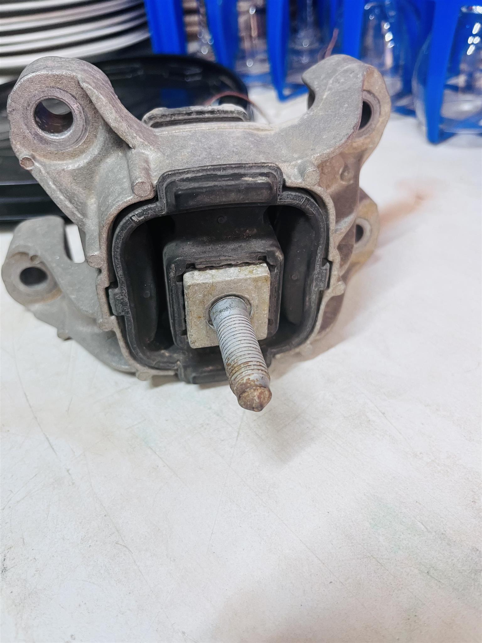 Gearbox mounting for Mini Cooper, high pressure pump for amarok, power steering - Private Seller Gearbox mounting for Mini Cooper, high pressure pump for amarok, power steering - Private Seller